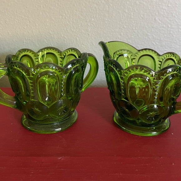 l.e. smith Other - Vintage Avocado Green Glass Creamer and Sugar Set Moon and Stars Pattern